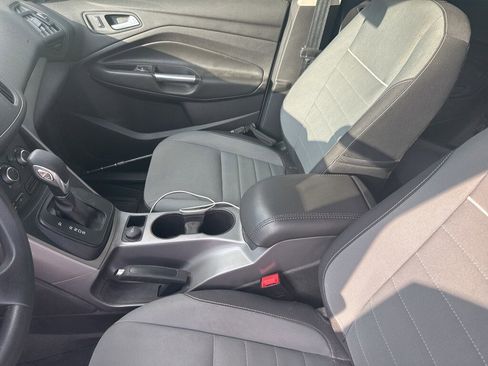 Used 2015 Ford Escape SE image 9