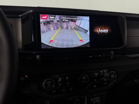 Used 2025 Jeep Wrangler Unlimited Sahara AWD/4WD image 20