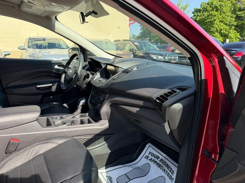 Used 2019 Ford Escape SE FWD image 19