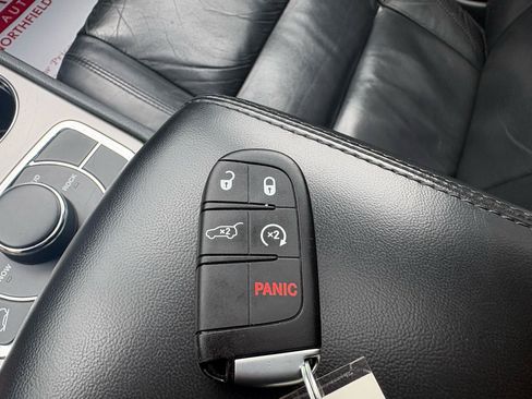 Used 2020 Jeep Grand Cherokee Limited AWD/4WD image 23