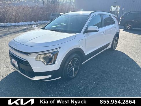 Certified 2025 Kia Niro EX w/ EX Cold Weather Package image 1
