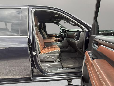 Used 2025 GMC Sierra 2500 Denali Ultimate image 16