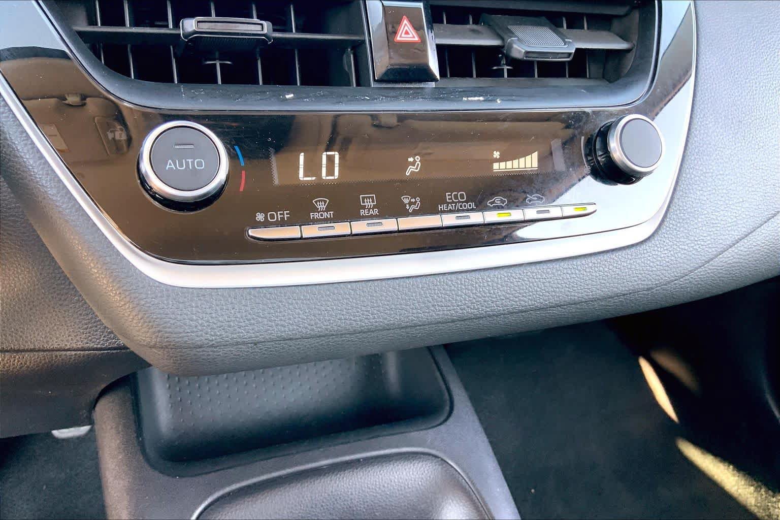 Used 2025 Toyota Corolla LE FWD image 31