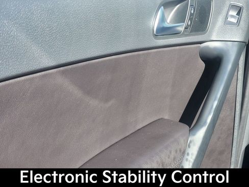 Used 2016 Volkswagen Tiguan SE image 13