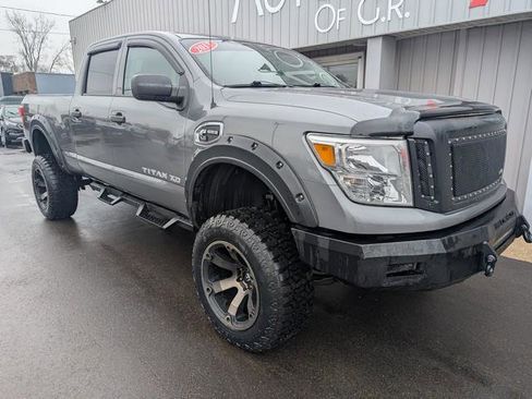 Used 2017 Nissan Titan S image 2
