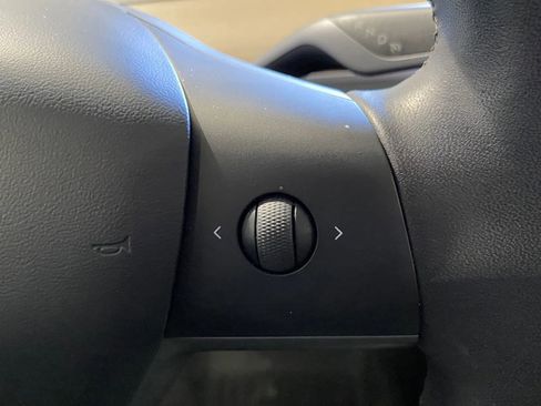 Used 2020 Tesla Model Y Long Range image 17