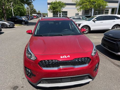 Used 2022 Kia Niro EX Premium FWD image 9
