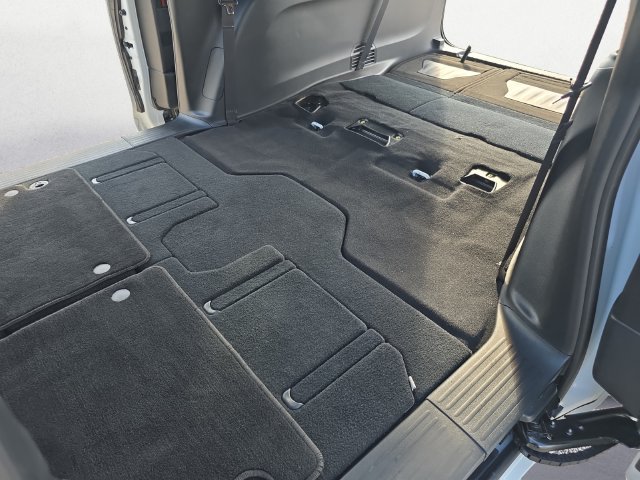 Used 2023 Chrysler Pacifica Touring FWD image 18