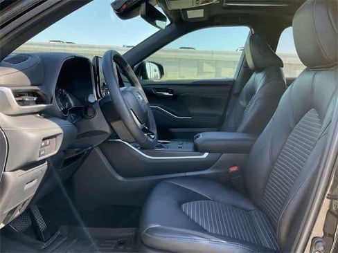Certified 2024 Toyota Highlander XSE image 13