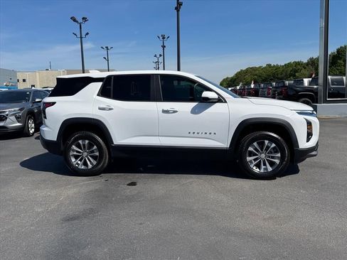 New 2026 Chevrolet Equinox LT w/ Convenience Package II AWD/4WD image 2