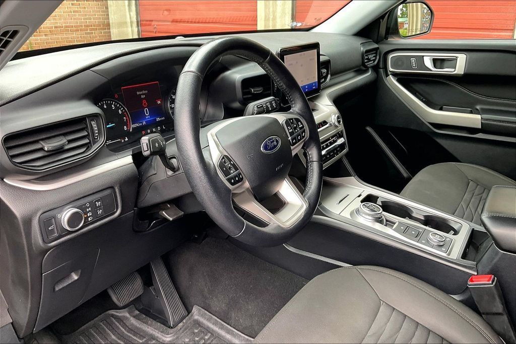 Used 2021 Ford Explorer XLT AWD/4WD image 13