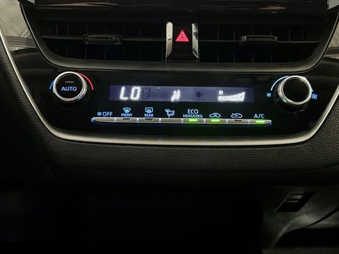Used 2022 Toyota Corolla LE FWD image 11