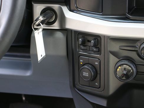Used 2025 Ford F250 XLT w/ F-250 >10K GVWR Package AWD/4WD image 17