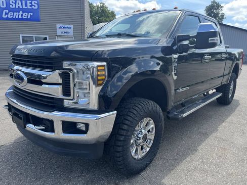 Used 2018 Ford F250 XLT w/ XLT Premium Package AWD/4WD image 2