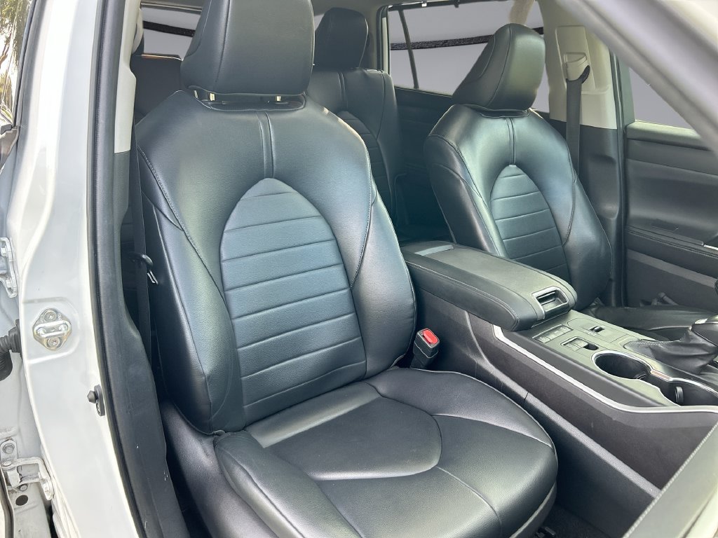 Used 2022 Toyota Highlander XLE FWD image 32