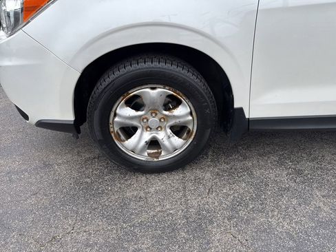 Used 2015 Subaru Forester 2.5i AWD/4WD image 12
