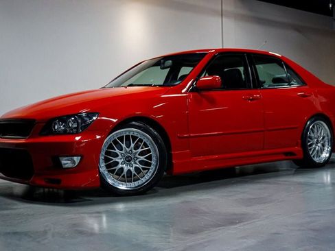 Used 2002 Lexus IS 300 image 1