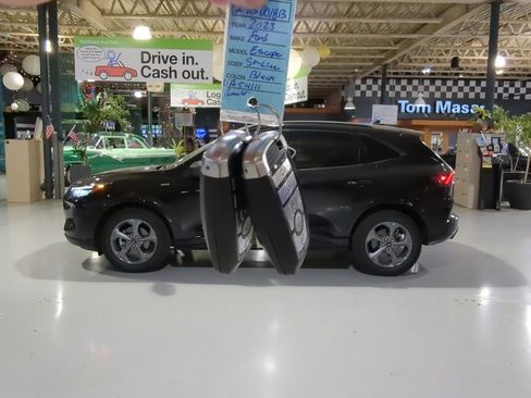 Used 2023 Ford Escape ST-Line w/ Tech Pack #1 AWD/4WD image 4