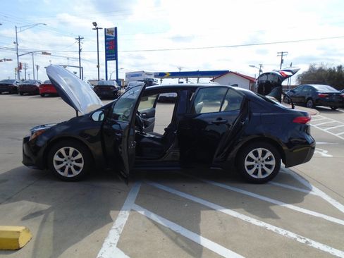 Used 2020 Toyota Corolla LE image 25