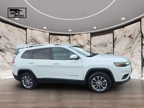 Used 2019 Jeep Cherokee Latitude Plus w/ Cold Weather Group AWD/4WD image 4