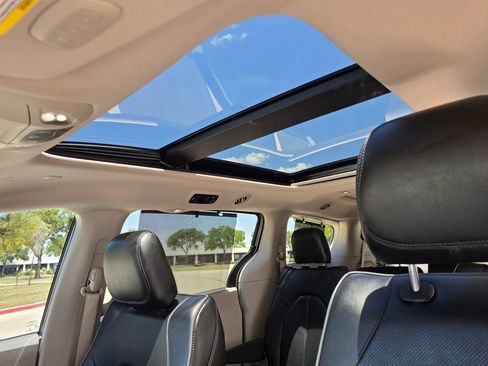 Used 2018 Chrysler Pacifica Limited FWD image 40