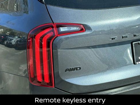 Used 2022 Kia Telluride EX w/ EX Premium Package image 11