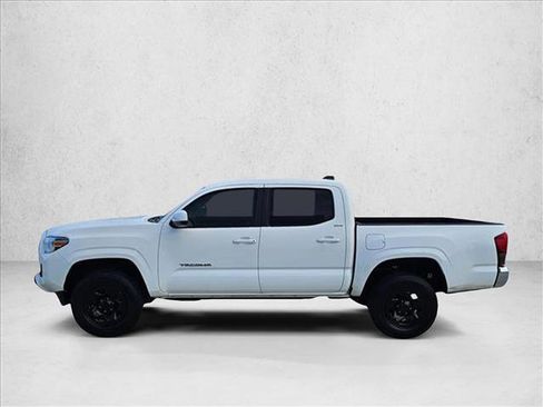Used 2022 Toyota Tacoma SR5 RWD image 9