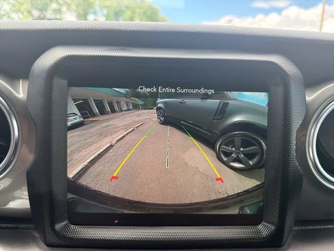 Used 2022 Jeep Wrangler Unlimited Sahara w/ LED Lighting Group AWD/4WD image 29