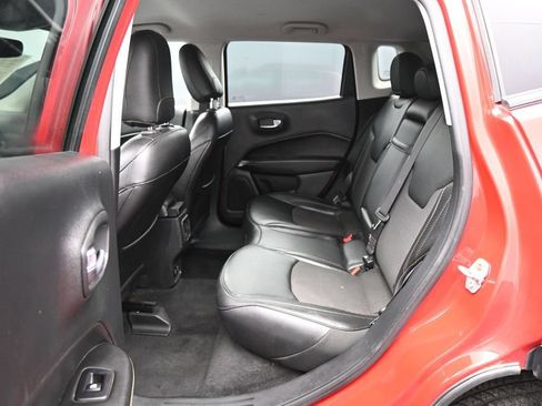 Used 2019 Jeep Compass Latitude w/ Cold Weather Group AWD/4WD image 23
