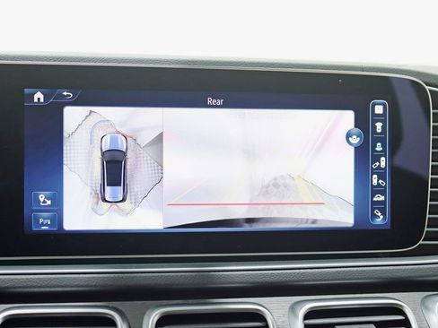 Used 2024 Mercedes-Benz GLS 580 4MATIC image 19