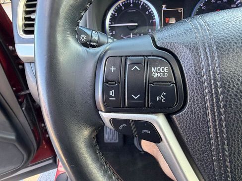 Used 2018 Toyota Highlander SE AWD/4WD image 19