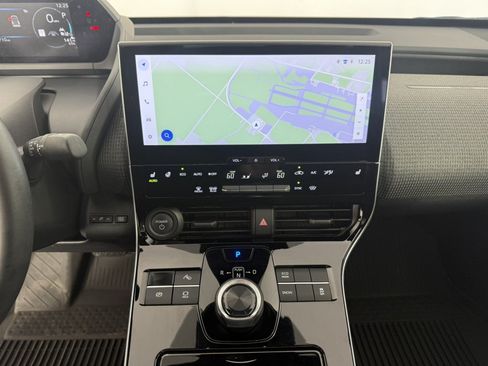 Used 2025 Toyota bZ4X FWD image 19
