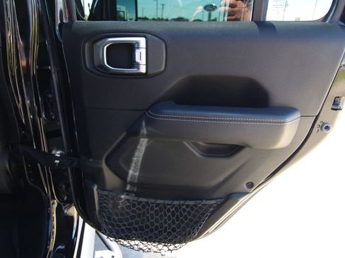 Used 2019 Jeep Wrangler Unlimited Sahara w/ Dual Top Group AWD/4WD image 43