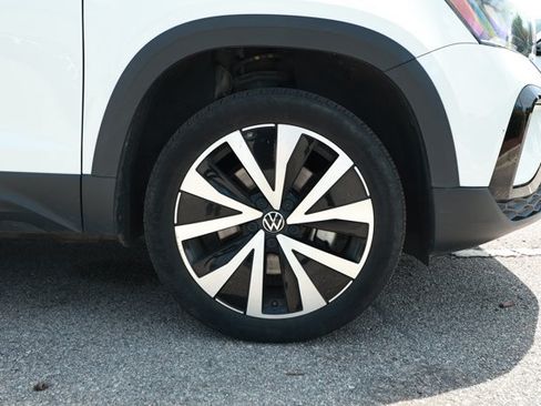 Used 2024 Volkswagen Taos SE FWD image 5