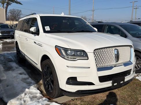Used 2022 Lincoln Navigator L Reserve image 2