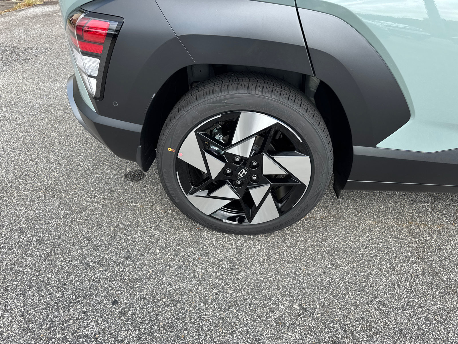 New 2027 Hyundai Kona Limited FWD image 18