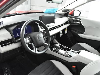 New 2025 Mitsubishi Outlander SE