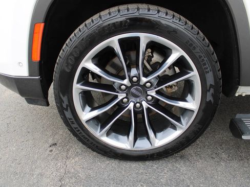 Used 2022 Jeep Wagoneer Series III w/ Premium Group I image 16