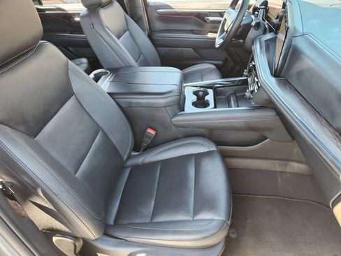 Used 2025 Chevrolet Tahoe Z71 image 12