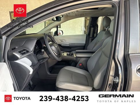 Used 2025 Toyota Sienna XLE image 15