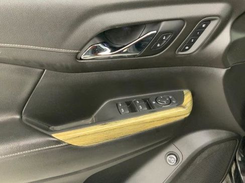 Used 2019 GMC Acadia Denali w/ Technology Package AWD/4WD image 33
