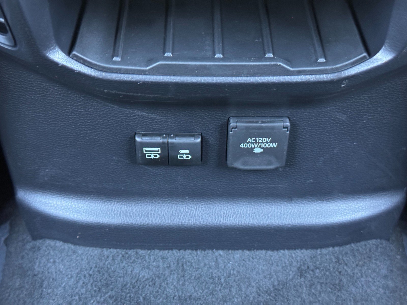 Used 2025 Toyota Tundra Limited AWD/4WD image 38