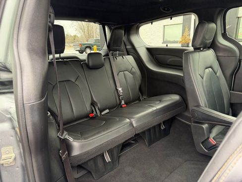 Used 2021 Chrysler Pacifica Touring-L w/ Uconnect Theater Family Group image 32