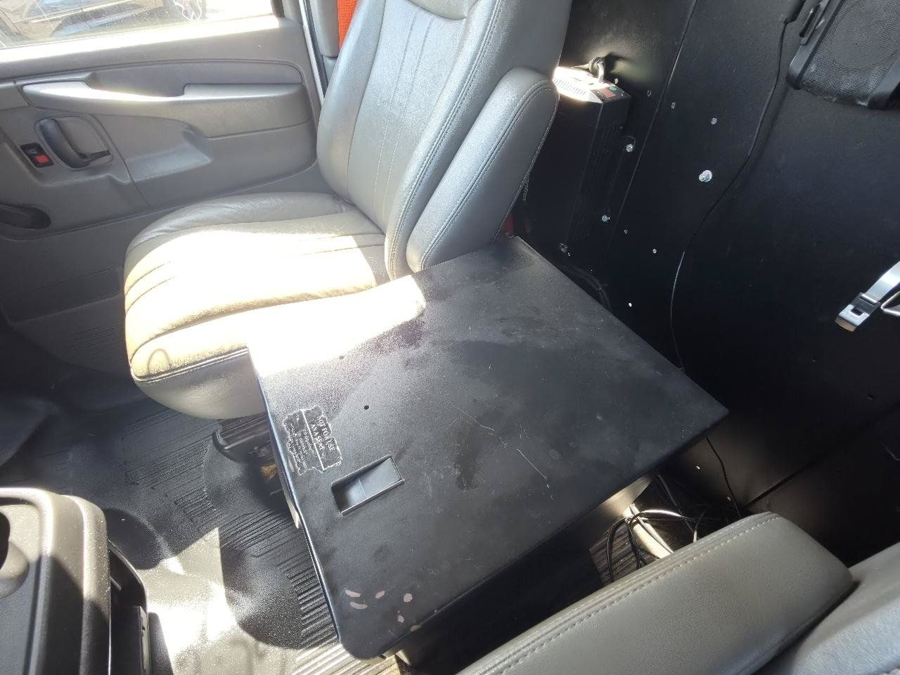 Used 2013 Chevrolet Express 2500 RWD image 29