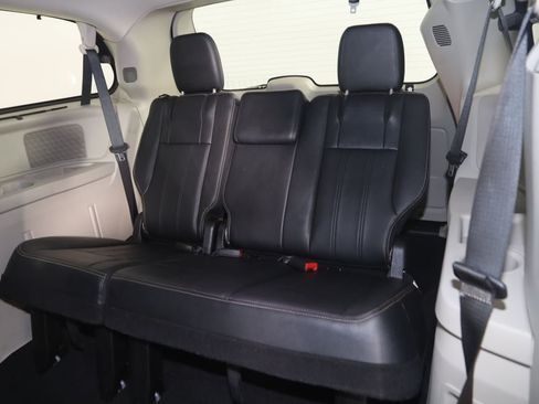 Used 2013 Chrysler Town & Country Touring FWD image 47
