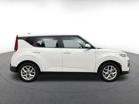 Used 2025 Kia Soul LX w/ LX Technology Package FWD image 10