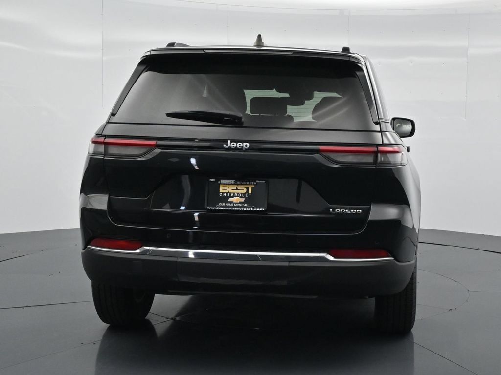 Used 2023 Jeep Grand Cherokee Laredo RWD image 6