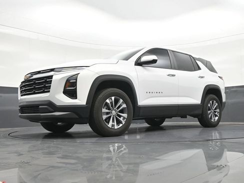 Used 2025 Chevrolet Equinox LT w/ Safety and Technology Package FWD image 24