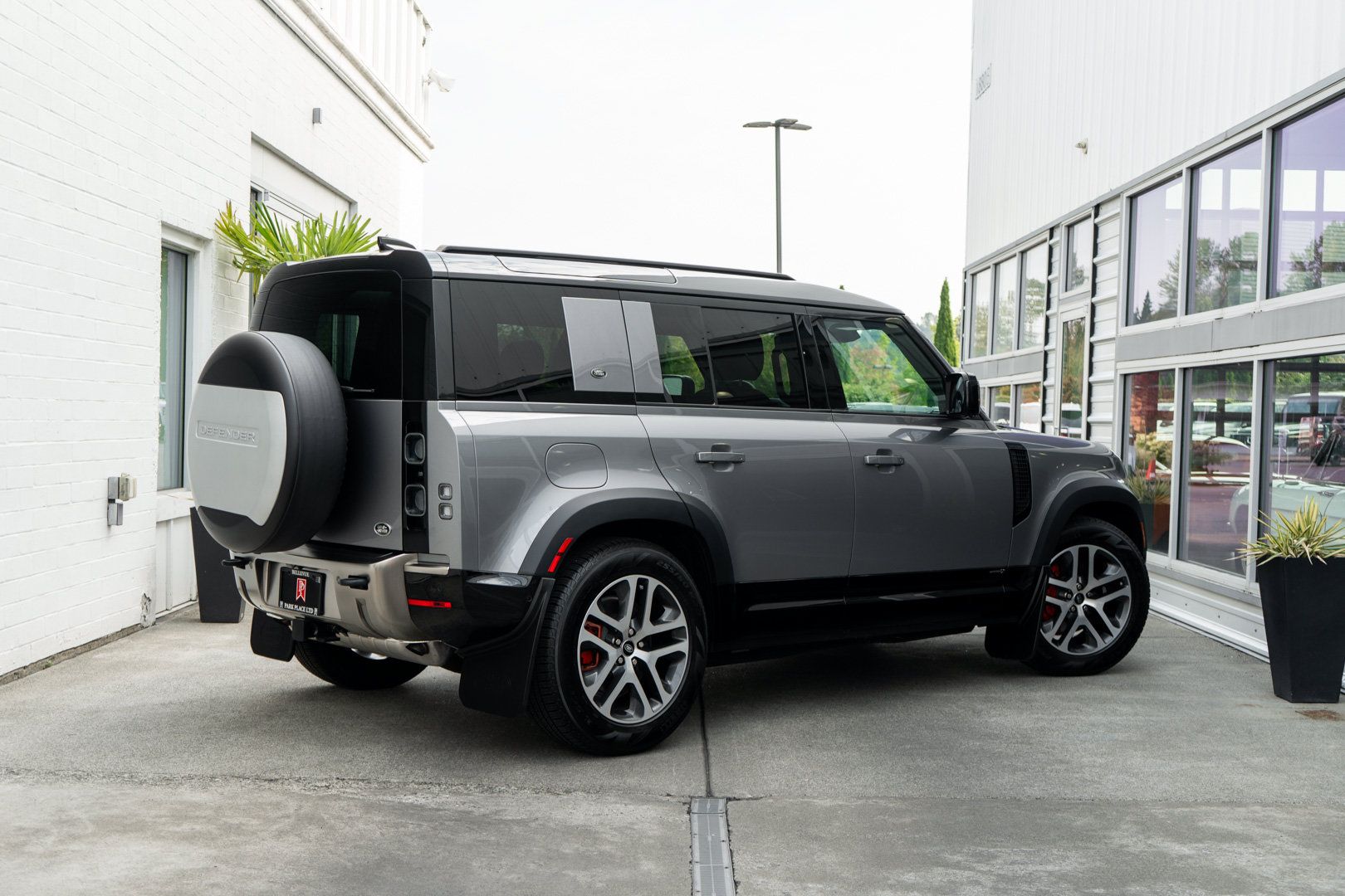 Used 2022 Land Rover Defender 110 X AWD/4WD image 7