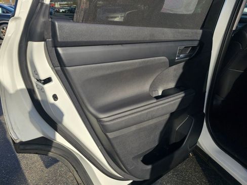 Used 2020 Toyota Highlander XLE image 22